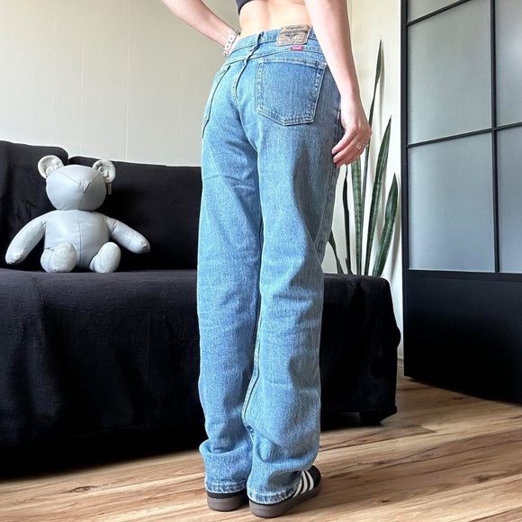 Wrangler Classic Denim Boyfriend Fit Jeans - Picture 3 of 8